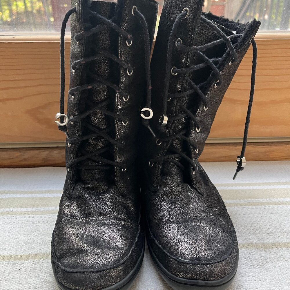 Used COACH lace up Meyer winter boot Black sherpa lined size 7